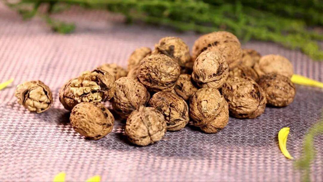 坚果助脑力不退化?哪种坚果最推荐?“最脏水果”第一名,不是草莓,不是葡萄