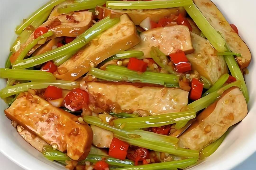 脆嫩爽口超下饭!教你做饭店级别的芹菜炒香干
