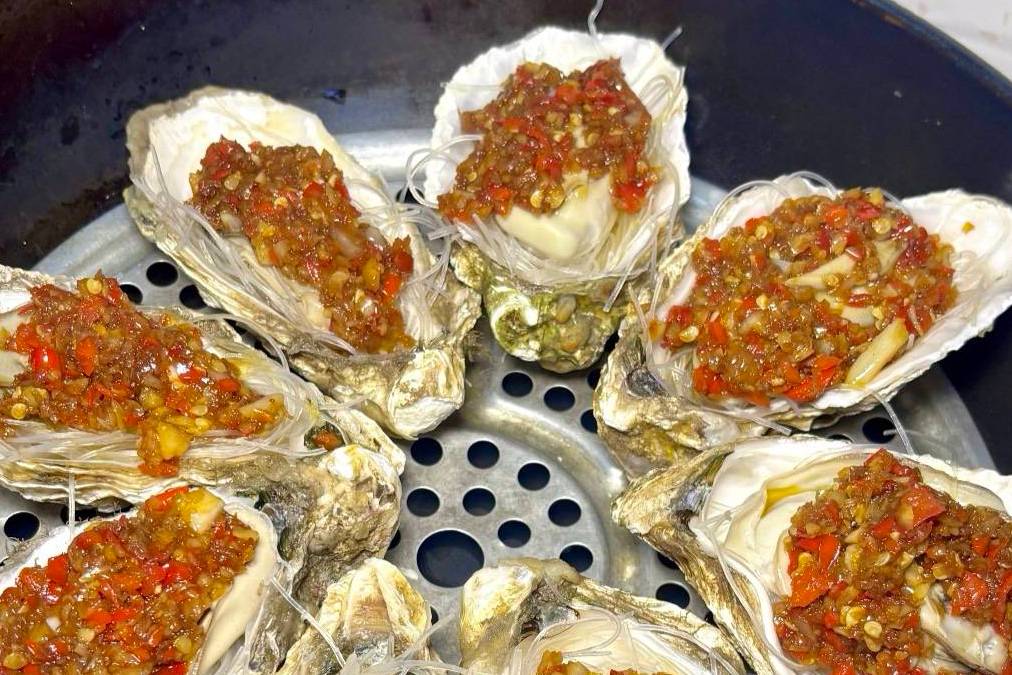 这蒜蓉生蚝一上桌,全家都以为是路边摊买的