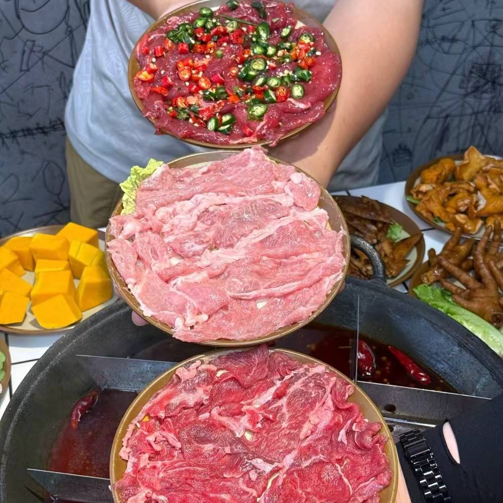 逛洪崖洞怎么寻觅契合本地口味的火锅