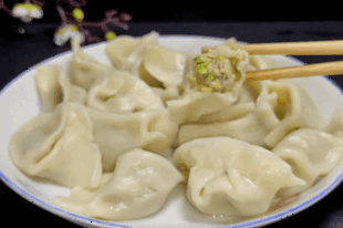 夏天包饺子，快试试这个馅！夏季时蔬和鲜肉的搭配，更鲜香、更有好口感，一口一个一盘不够吃