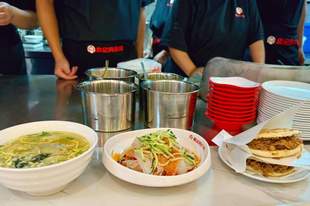肉夹馍配凉皮、配汤还是单独吃？西安人的早餐搭配有何不同？