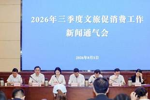 湖北暑期旅游市场火热起来，高铁、演出以及避暑游都十分火爆