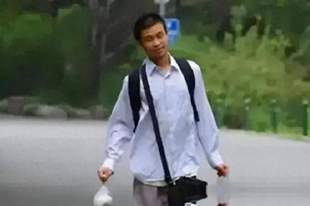 韦东奕妈妈露面了!干一辈子讲师没评上教授,儿子却成了"韦神"