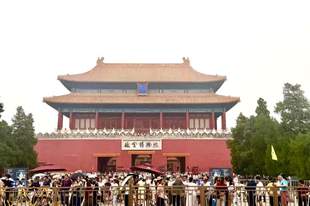半两财经|暑期出游升温,多个热门目的地仍有300元低价机票可捡漏