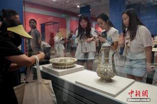 俄罗斯皇室瑰宝首次在武汉展出
