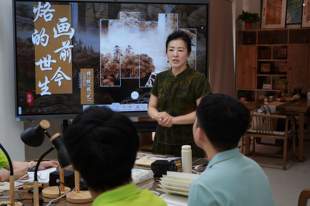 重庆电力高专:AR为非遗烙画注入“青春薪火”