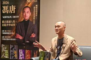 在香港专访作家冯唐:人生不过诗酒茶,不拜名利醉书华