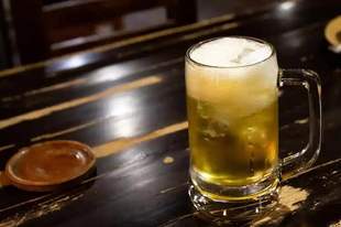 啤酒再次成为关注对象！多名院士发现：常喝啤酒的人，有8个变化