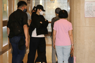 资深电影人施南生病重入院，前夫徐克及林青霞、张艾嘉前往探望
