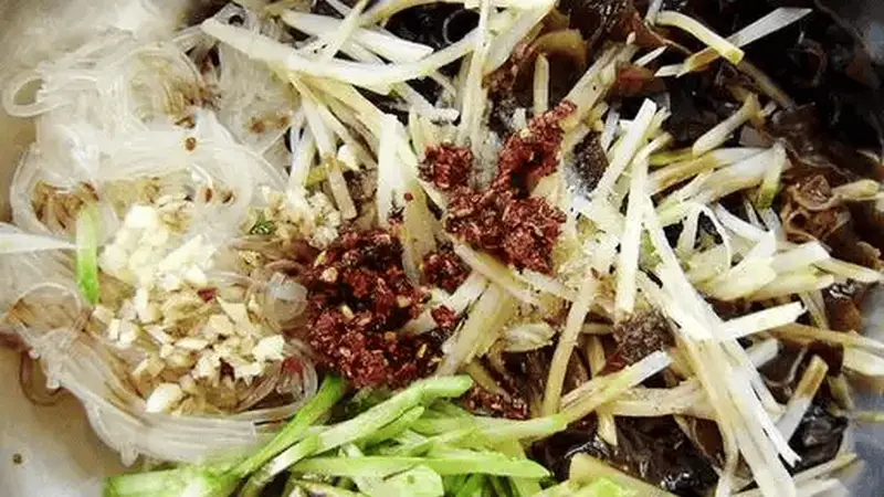 夏夜嘴馋又怕胖?清代"拌三丝"救你!脆嫩爽口不长肉,比沙拉管用100倍