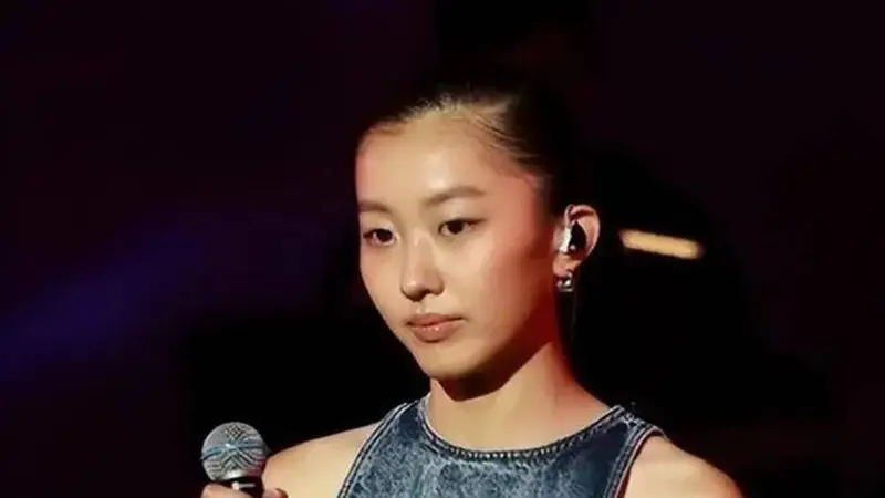 陈奕迅1.8亿买寿臣山豪宅被传是女儿嫁妆，22岁陈康堤当场拆台：他没说，可能是送他自己