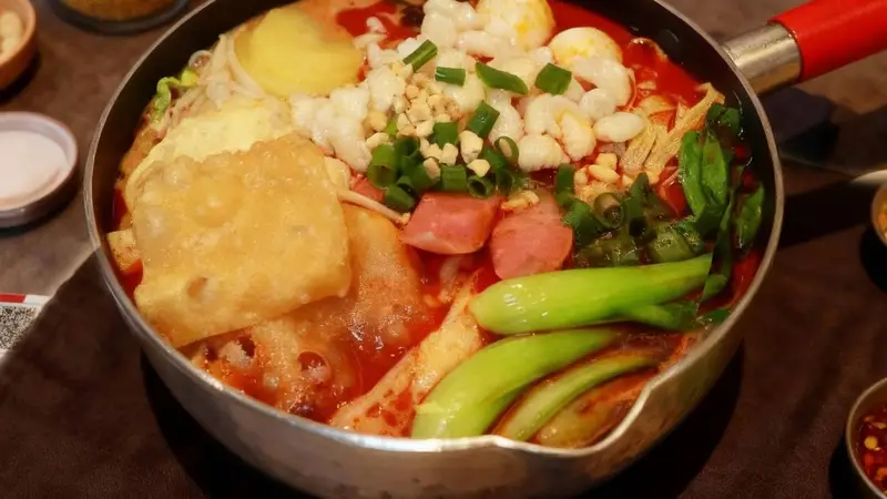 午饭只有二十分钟，为什么热乎小吃比慢慢点餐更顺手？