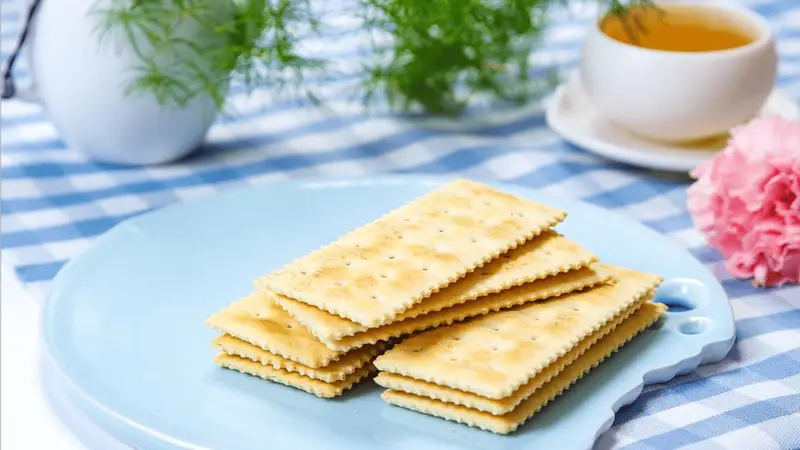苏打饼干咸滋滋，碳酸氢钠中和面团酸味