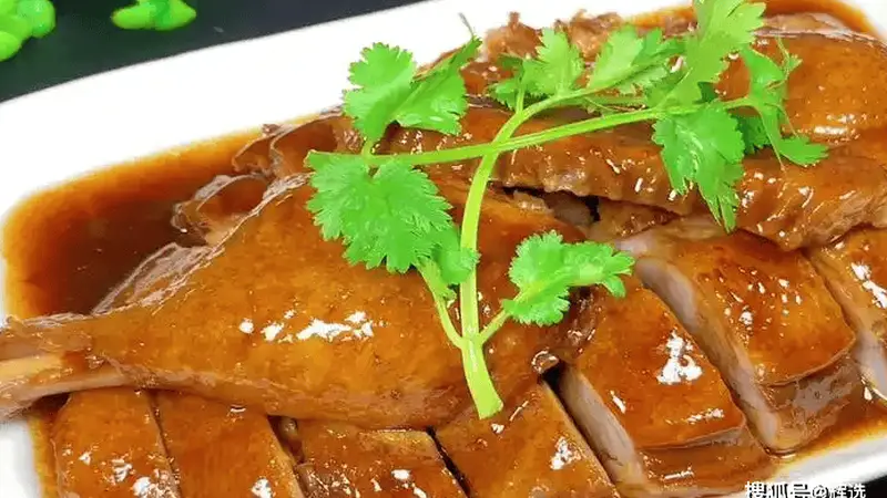 试试这道广式酸梅鸭，酸甜解腻，米饭遭殃