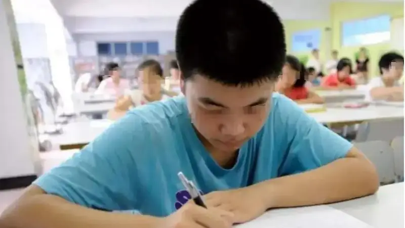 老师诬陷我考试作弊，之后每次考试都交白卷，高考后我考上了清华