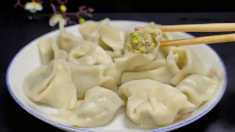 夏天包饺子,快试试这个馅!夏季时蔬和鲜肉的搭配,更鲜香、更有好口感,一口一个一盘不够吃