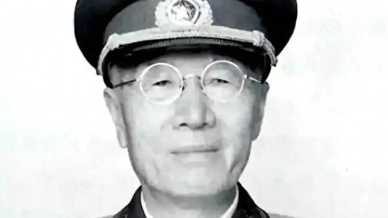 开国中将万毅说：庐山会议有两个谣传，需要澄清一下