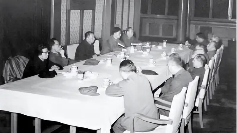 76年毛远新调装甲师进京,连李德生都不知道,叶帅是怎么阻止的?