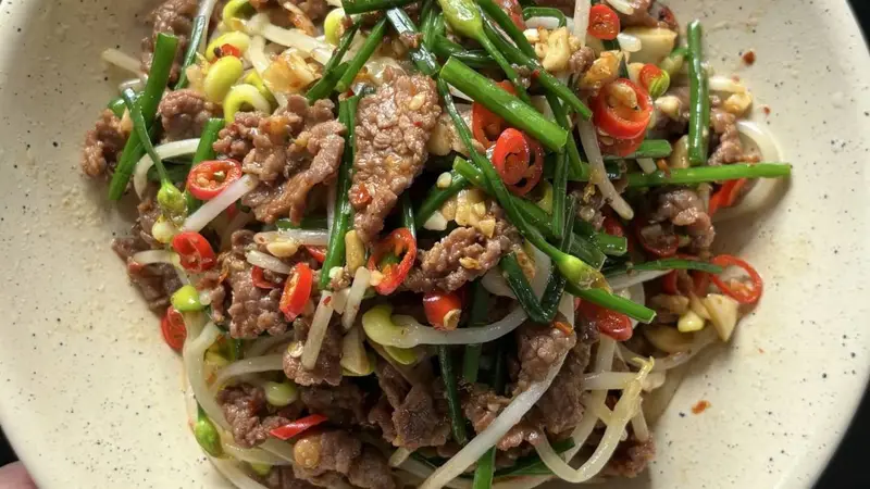 竟如此简单!家常菜王炸组合:豆芽炒牛肉的脆嫩秘诀