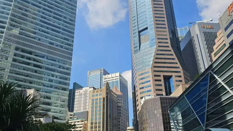 新加坡不眠夜:年中假期里,两段截然不同的“夜间城市体验”