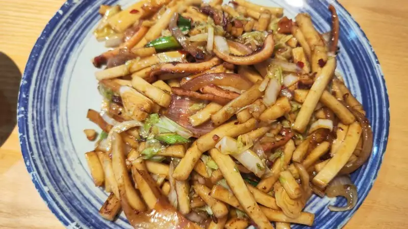 鲜掉眉毛!Q弹鱿鱼撞上软糯年糕,一口下去香迷糊了