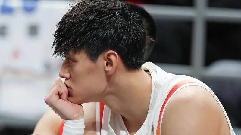 暂时离队!中国男篮:曾凡博海外疗伤 王浩然处理个人事务