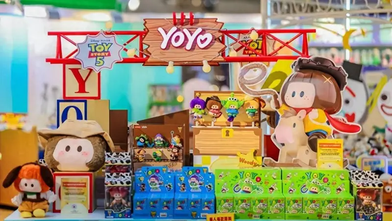 YOYO联名迪士尼,名创优品刷新中国原创IP商业化纪录
