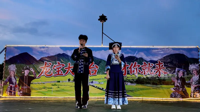 游客点赞！在贵安这片稻田边看“村晚”，氛围感拉满