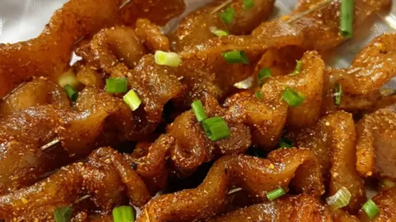 文山烧烤招牌,外酥内糯的烤猪皮藏滇式宵夜魂
