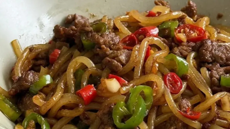 吉安泰和牛肉炒粉，猛火镬气藏着赣地烟火