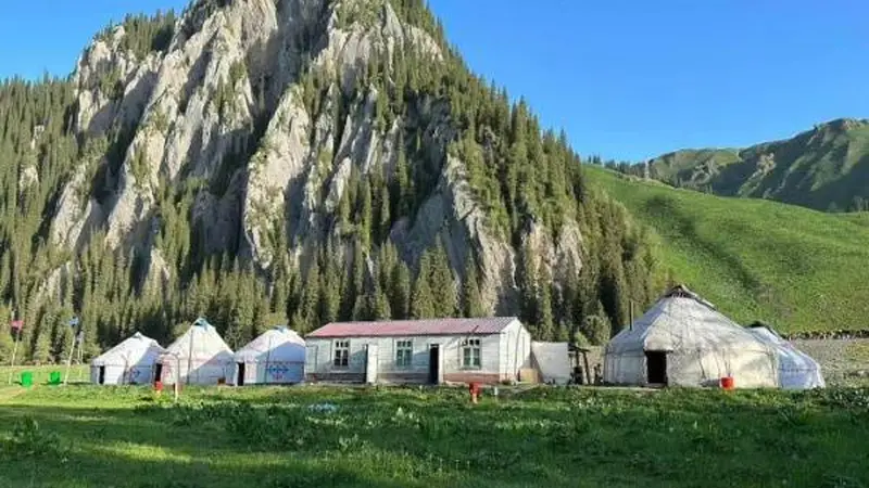 探秘天山深处的塞外江南:伊犁河谷四季旅行全攻略