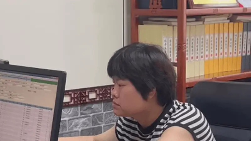 周荣素教的红枣核桃糕，不用烤箱不加水，香甜软糯比买的还好吃