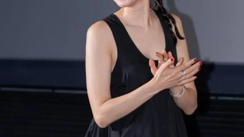 46岁穿黑丝还能这么纯欲,被称为韩国衣架子的孔孝真,不化妆不修图,还有比她更松弛的女明星么?