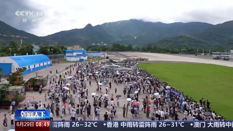 飞行表演、装备展示 驻港部队军营开放活动体验升级