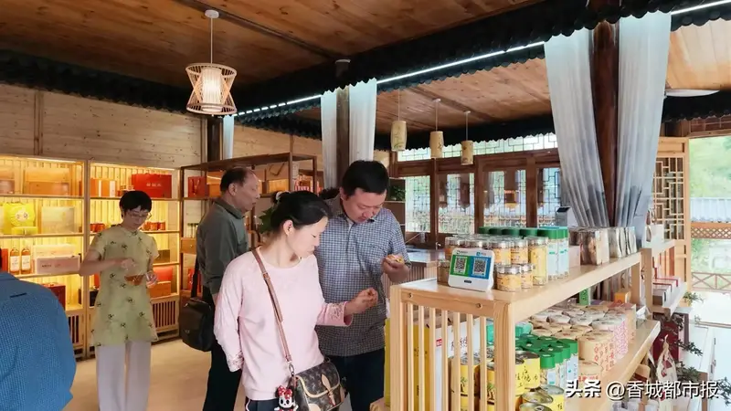一支文创雪糕“甜”出古村新活力——刘家桥特色文创雪糕解锁文旅消费新场景