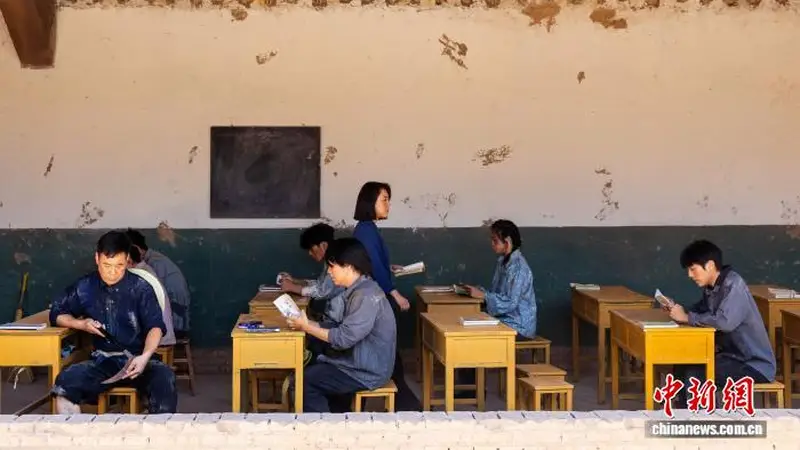 中国首座脱贫攻坚主题沉浸式戏剧村落开园