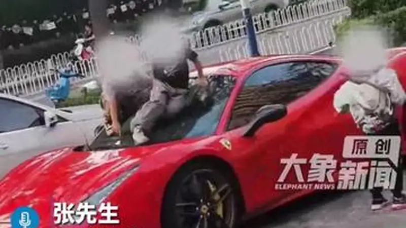 云南昆明360万法拉利被4名儿童划损，最新进展：已有3家上门道歉赔偿；车主：仍有1名家长未出面，也未表现出任何解决问题意愿，将起诉维权