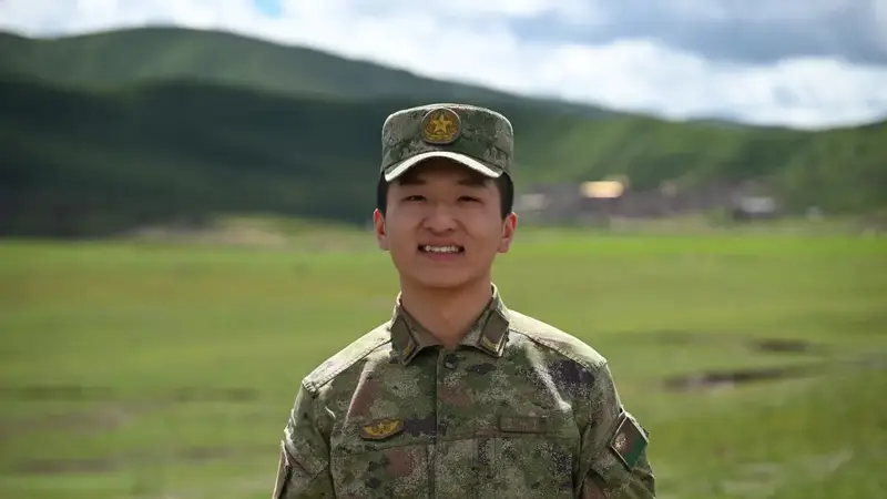 湖南小伙黄以宁，军考703.1分，位列西部战区陆军第一名！