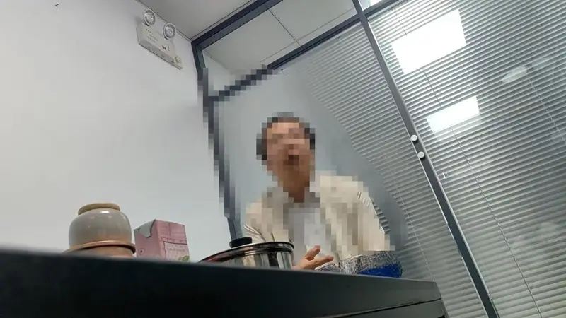 多家机构宣称“不用上课就能拿全日制医学学历”,“黑医师速成”背后的学历挂读乱象调查|封面深镜