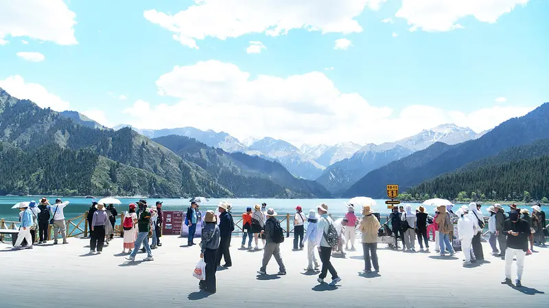 西域旅游：预计今年上半年归母净利润同比下降六至七成
