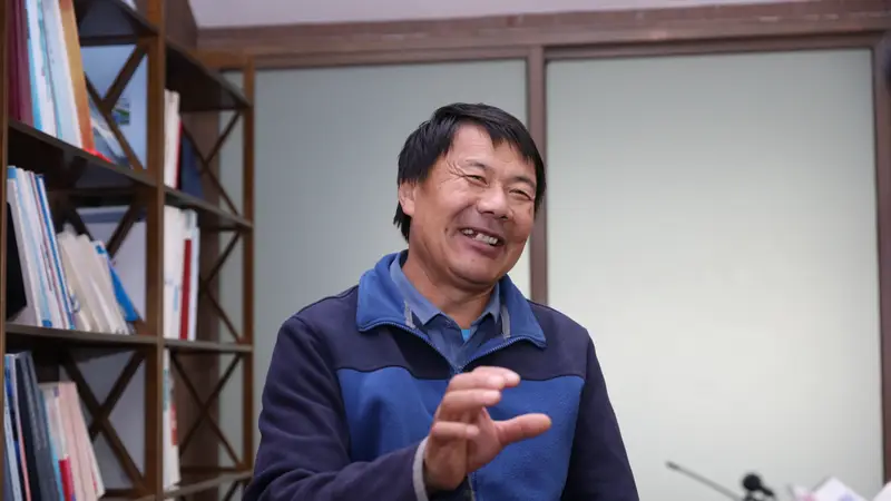 外卖骑手获鲁迅文学奖,低处飞行也能抵达人生高处
