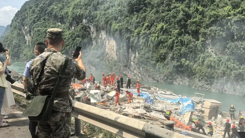 重庆彭水山体垮塌有人员被埋，当地居民称有数幢楼房被毁