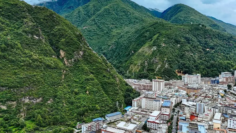 康定市旅行攻略·跑马山情歌与木格措雪山海子的康巴风情