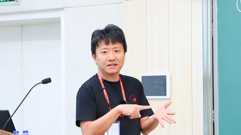 王虹、邓煜获菲尔兹奖，系中国籍数学家首次获得该奖项