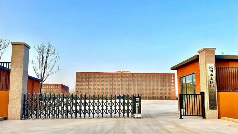 河南汝州一公职人员被举报在职校开餐厅超市,本人回应称“是给别人帮忙”
