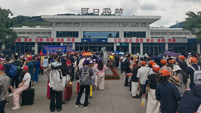 暑运期间，云南铁路入境游持续火热