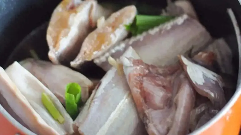 自制干锅带鱼味道比外面饭店好吃，当作下饭菜下酒菜定是极好的！