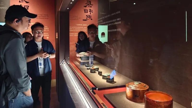 百余件漆木器珍贵文物亮相南京博物院展汉代独特美学