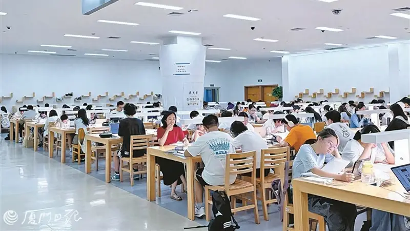 “文化纳凉”受青睐！图书馆、博物馆等成为市民游客暑期心头好